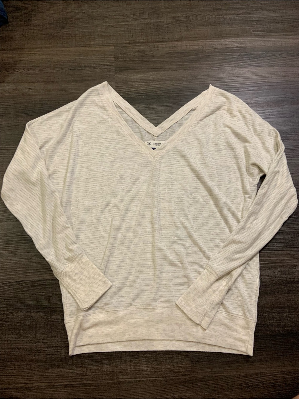 American Eagle Outfitters Light Cream V-Neck Long Sleeve Pullover
